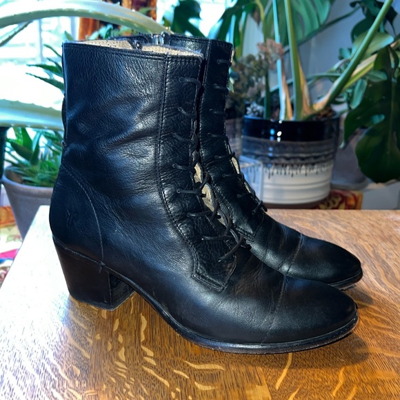 Frye Courtney black, leather, ankle boots, booty, Victorian style, lace up - Picture 1 of 11